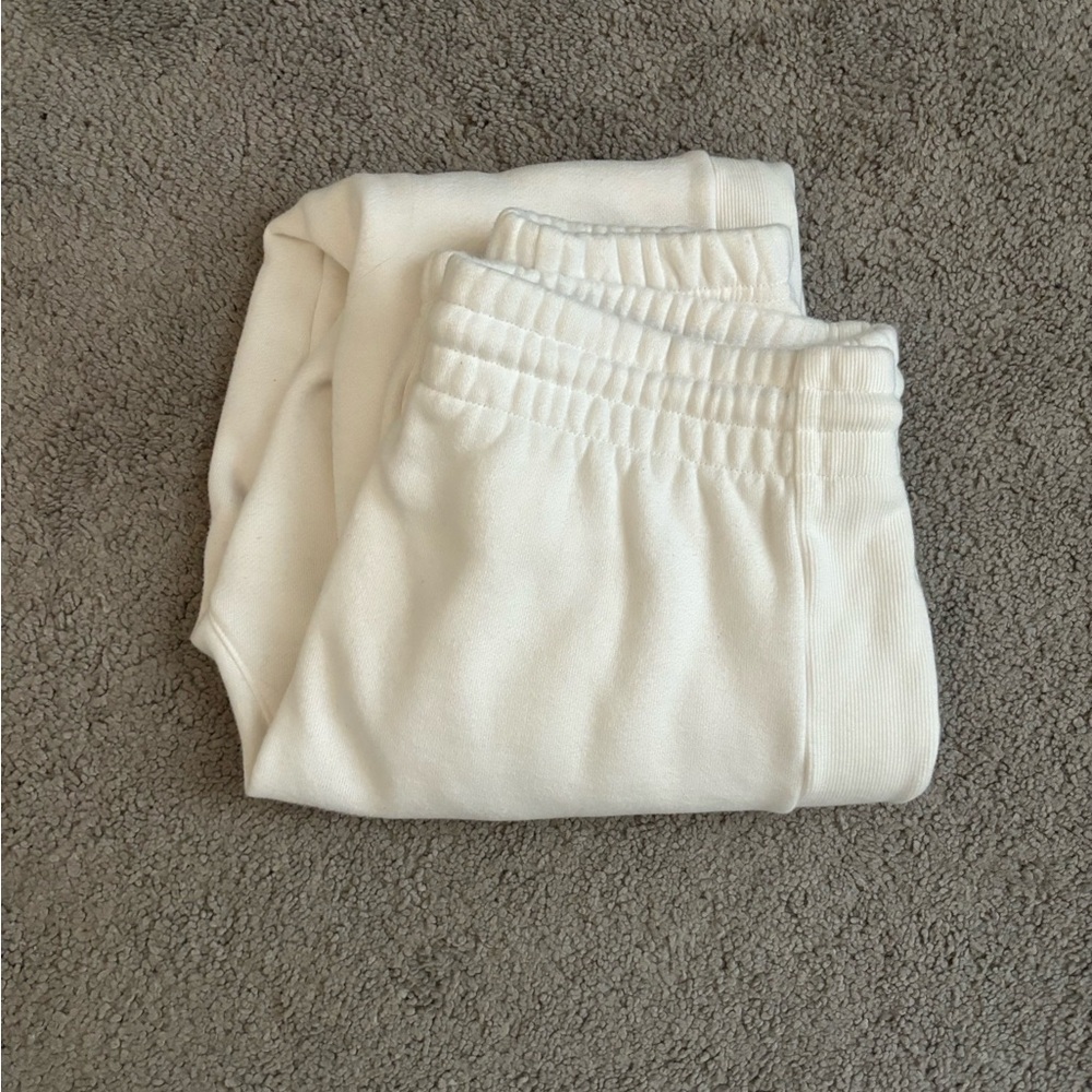 Aritzia White boyfriend fit joggers. Great condition just too small on me
